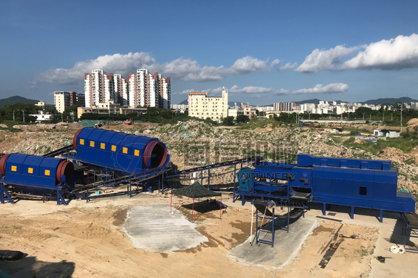 四川西昌陳腐垃圾處置現場